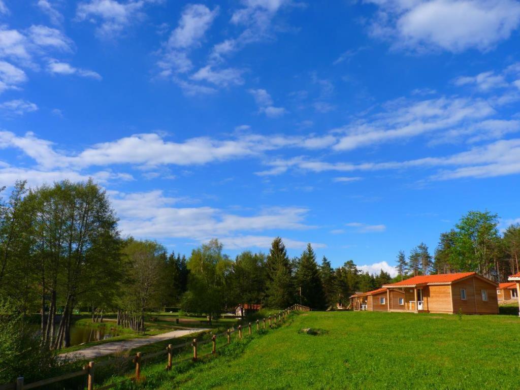 Les Chalets Du Haut-Forez Usson-en-Forez Esterno foto